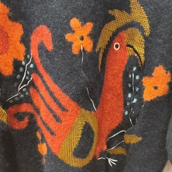 Gorgeous Vintage Sweater with Colorful Bird Design - Picture 6 of 6